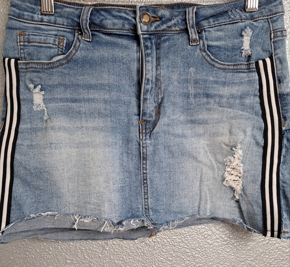 Angel Kiss Los Angeles Juniord Distressed Denim Skirt - Picture 1 of 4